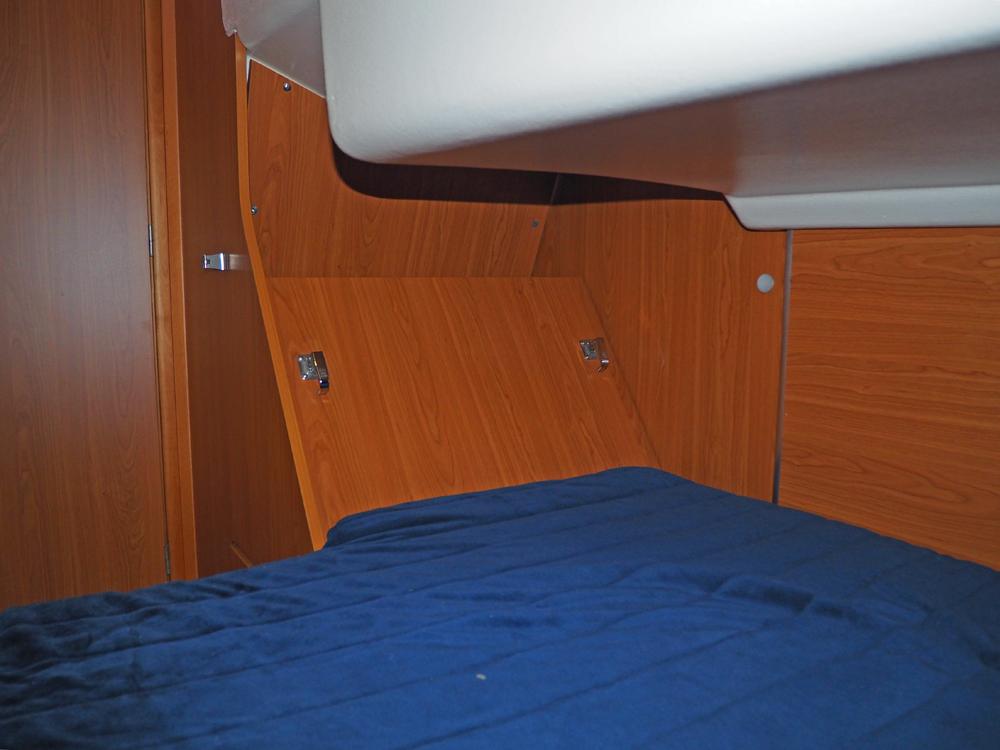 Aft cabin, Accommodation